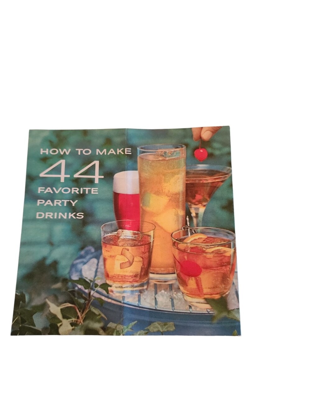 How to Make 44 Favorite Party Drinks Southern Comfort Recipe Booklet. 6.75 x 6".
